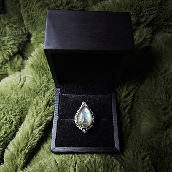 Large Labradorite Gemstone Ring - Picture 3 of 5